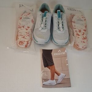 Anodyne No. 23 White and Teal Sneakers Size 5 XW With 2 Additional Inserts